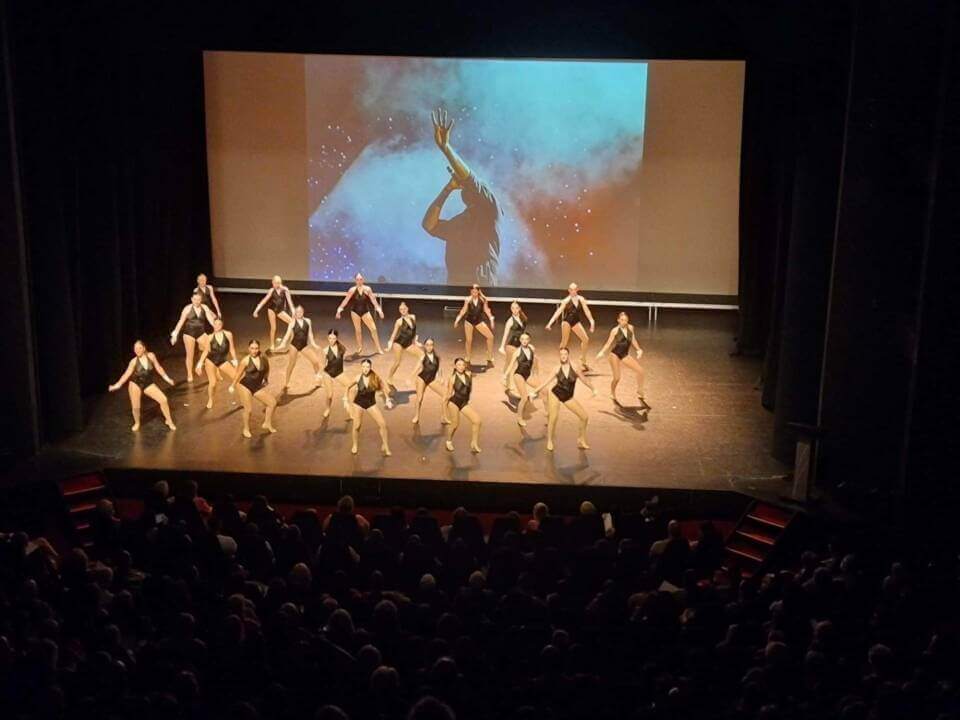 Dancers on Stage Dancers on Stage